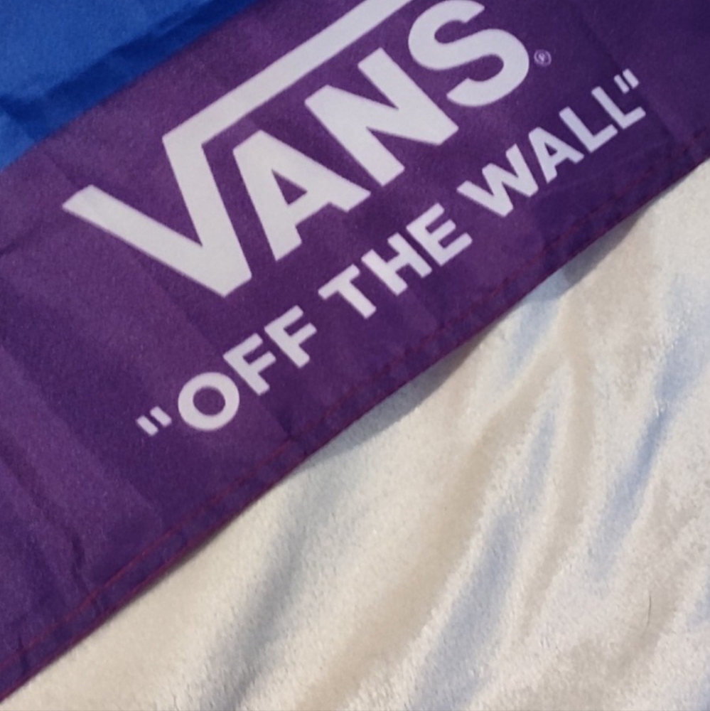 NEW! VANS PRIDE FLAG - Picture 7 of 11